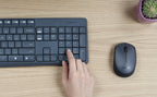 LOGITECH MK235 brezžična črna tipkovnica + miška