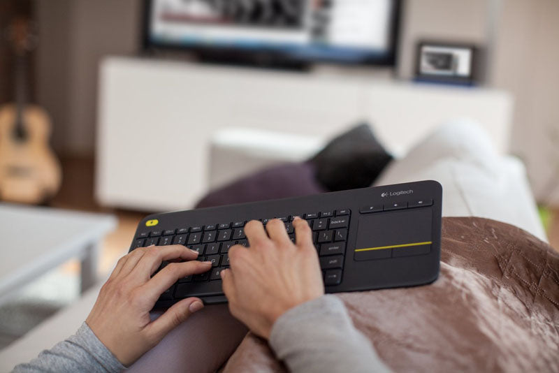 LOGITECH K400 PLUS brezžična touch črna slovenska tipkovnica