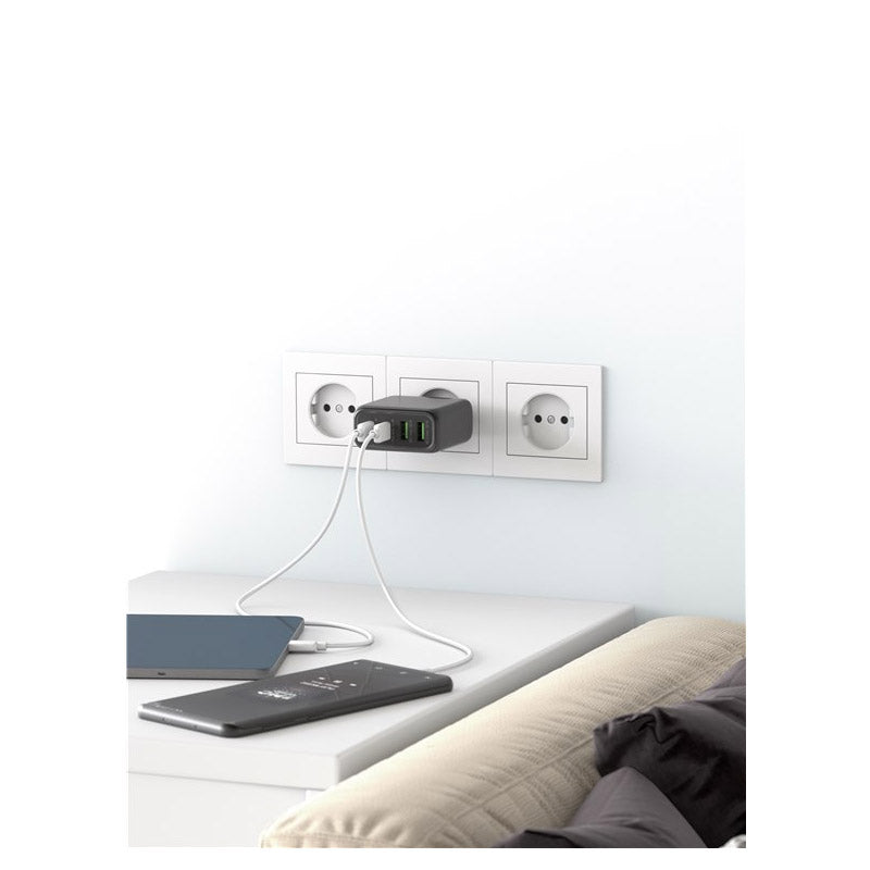GOOBAY 2x USB-C + 2x USB-A 5V 68W črn hitri polnilec